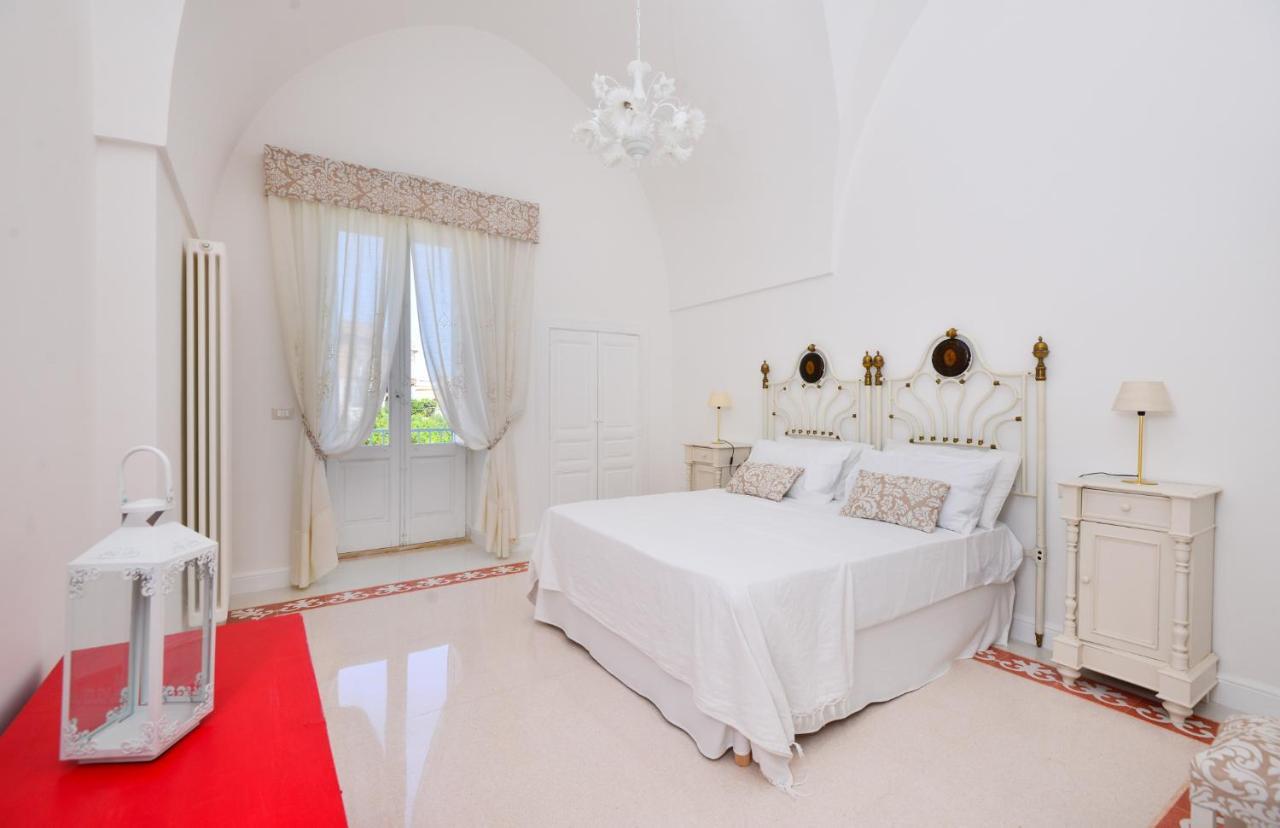 Palazzo Greco - Luxury Apartments With Sea-View 오스투니 외부 사진