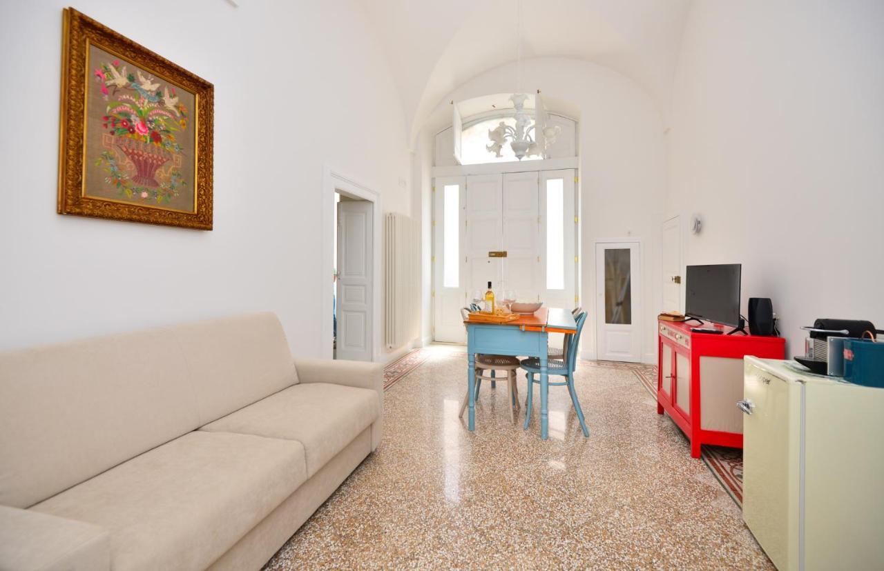 Palazzo Greco - Luxury Apartments With Sea-View 오스투니 외부 사진