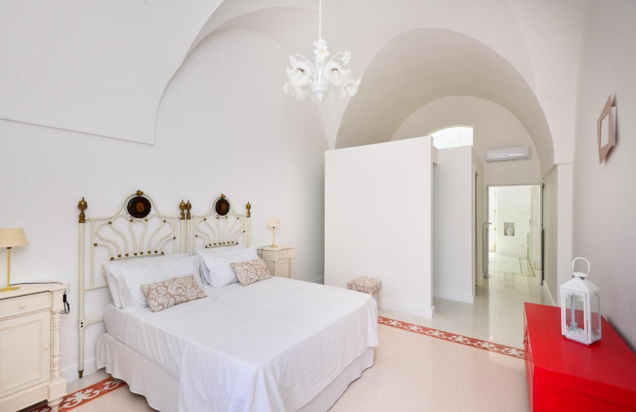 Palazzo Greco - Luxury Apartments With Sea-View 오스투니 외부 사진