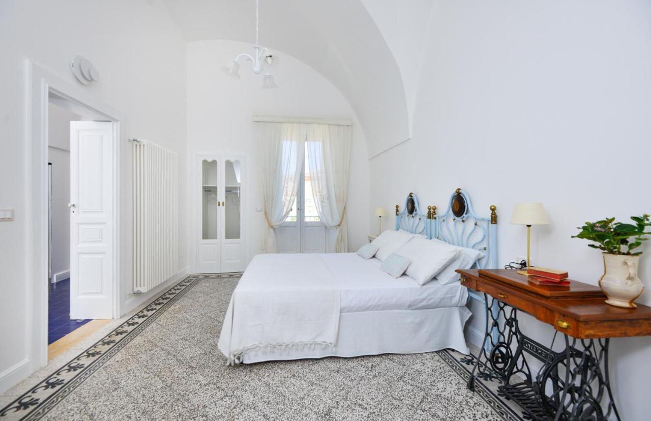 Palazzo Greco - Luxury Apartments With Sea-View 오스투니 외부 사진